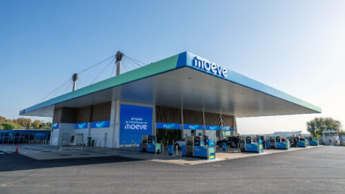 Moeve transforma las estaciones de servicio con tecnología multienergía y servicios digitalizados